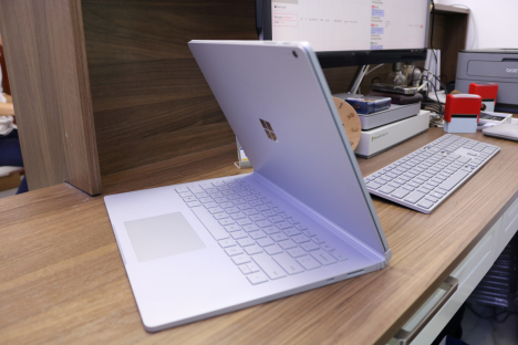Surface Book ( i7/8GB/256GB ) 4